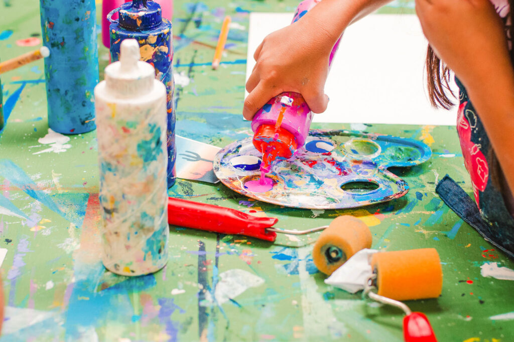 Expresión y color - Escuela de artes - Museo el Castillo