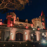 Vista lateral del castillo, foto nocturna, ilumación exterior - Museo el Castillo